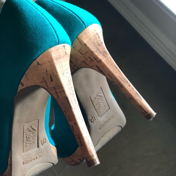 Trendy heels! - Picture 2 of 3